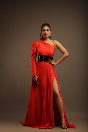 Actress Malavika Mohanan HD Stills from Filmfare Glamour Style Awards 3