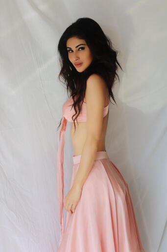 Mouni Roy pink 1