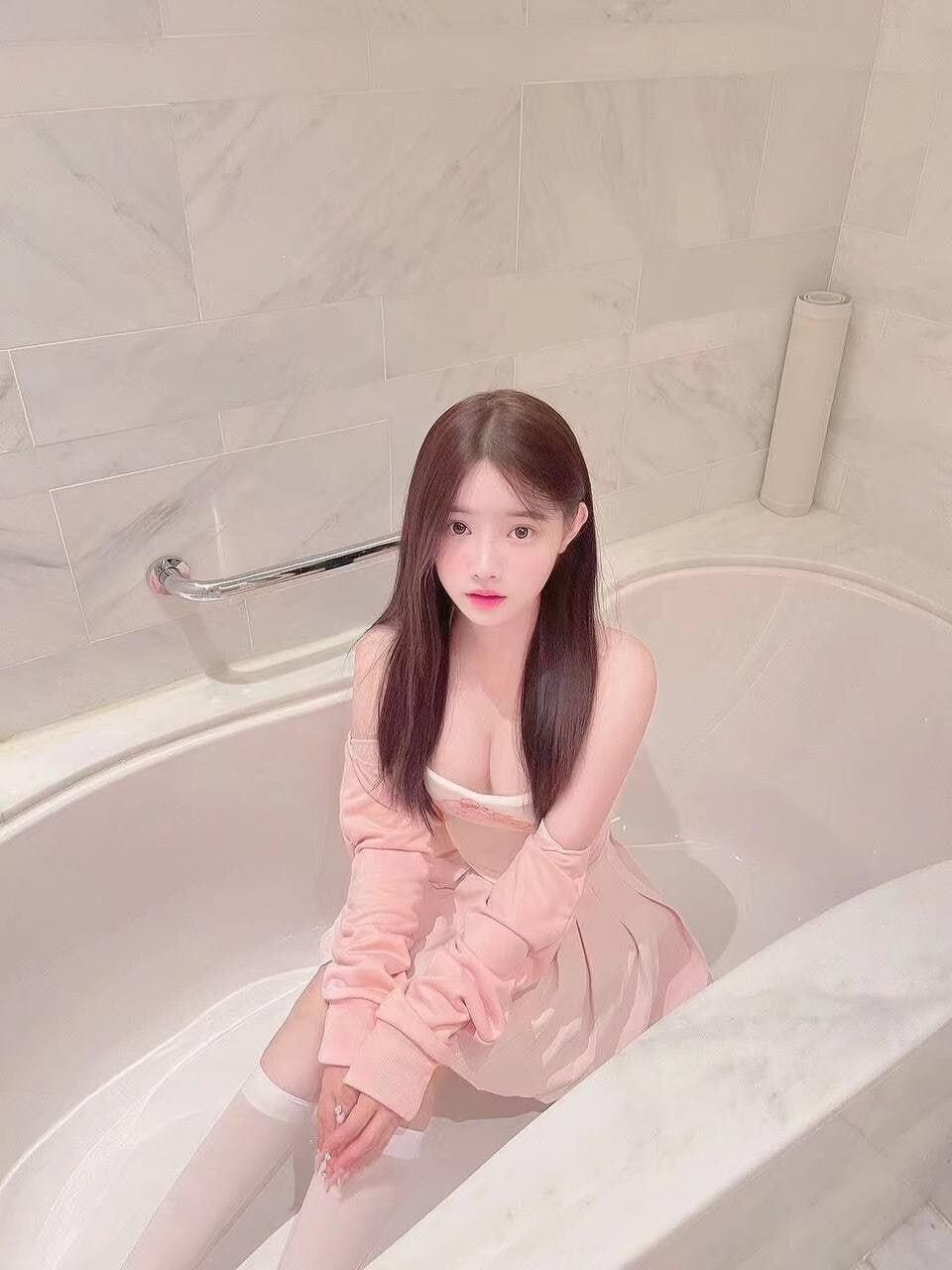 配合度高，各種姿勢任你操作 會挑逗會聊天，騷起來的樣子嫵媚誘人，#會帶節奏，約她射好射滿