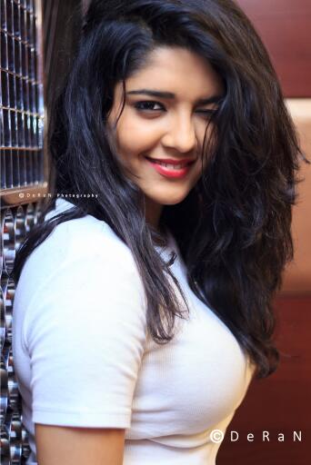 Ritika Singh (4)