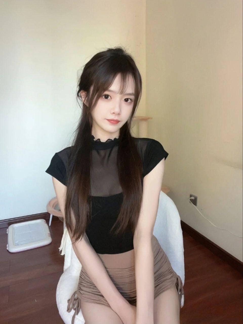 高顏值  高品質  骨感好身材  外表清純可愛的她   內心的淫蕩讓你無法想象
