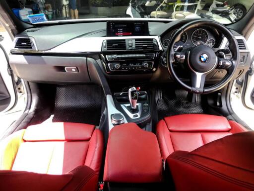2019 BMW 330e M SPORT