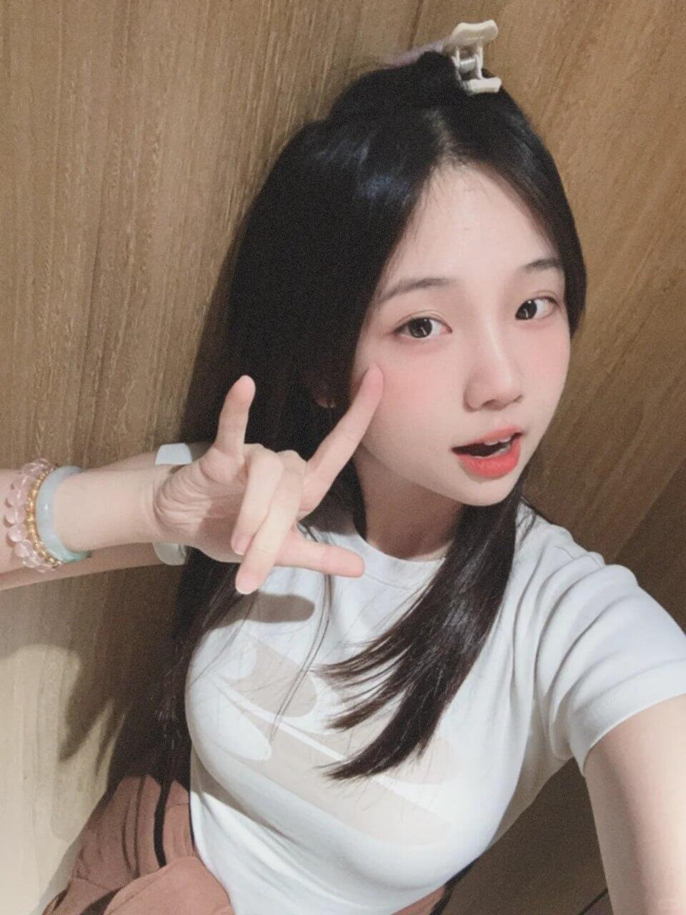 嬌小可愛小正妹 身材小隻好操控 可爱超萌類型 聲音很卡哇伊 很會撒嬌 依偎在哥哥的懷裡叫老公 愛愛還會叫你快一點