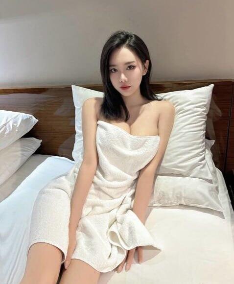 甜美大奶妹妹 外貌好看 完美雙峰配合度100% 隨和的個性青春無敵甜甜的外型 進門面帶微笑 會先幫你洗澡可LG 69 配合度高健談