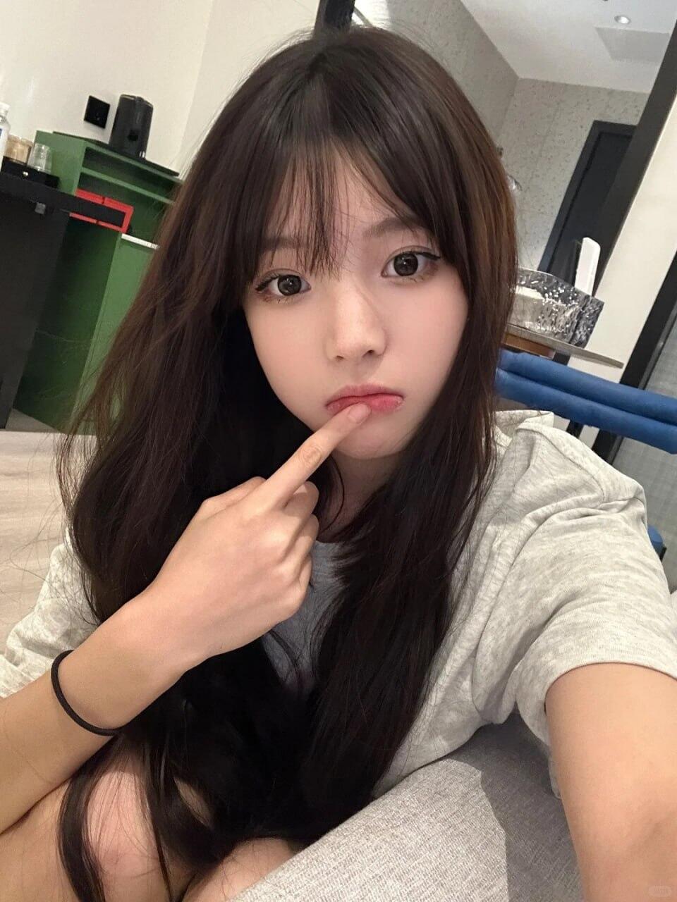 甜美辣妹 ~ 白皙皮膚 完美胸型一手剛好掌握 手感好有彈性 #服務互動驚喜不斷 一層層剝開禮物的感覺 #不管買幾節都會給你不一樣的體驗~等哥哥來探索啦