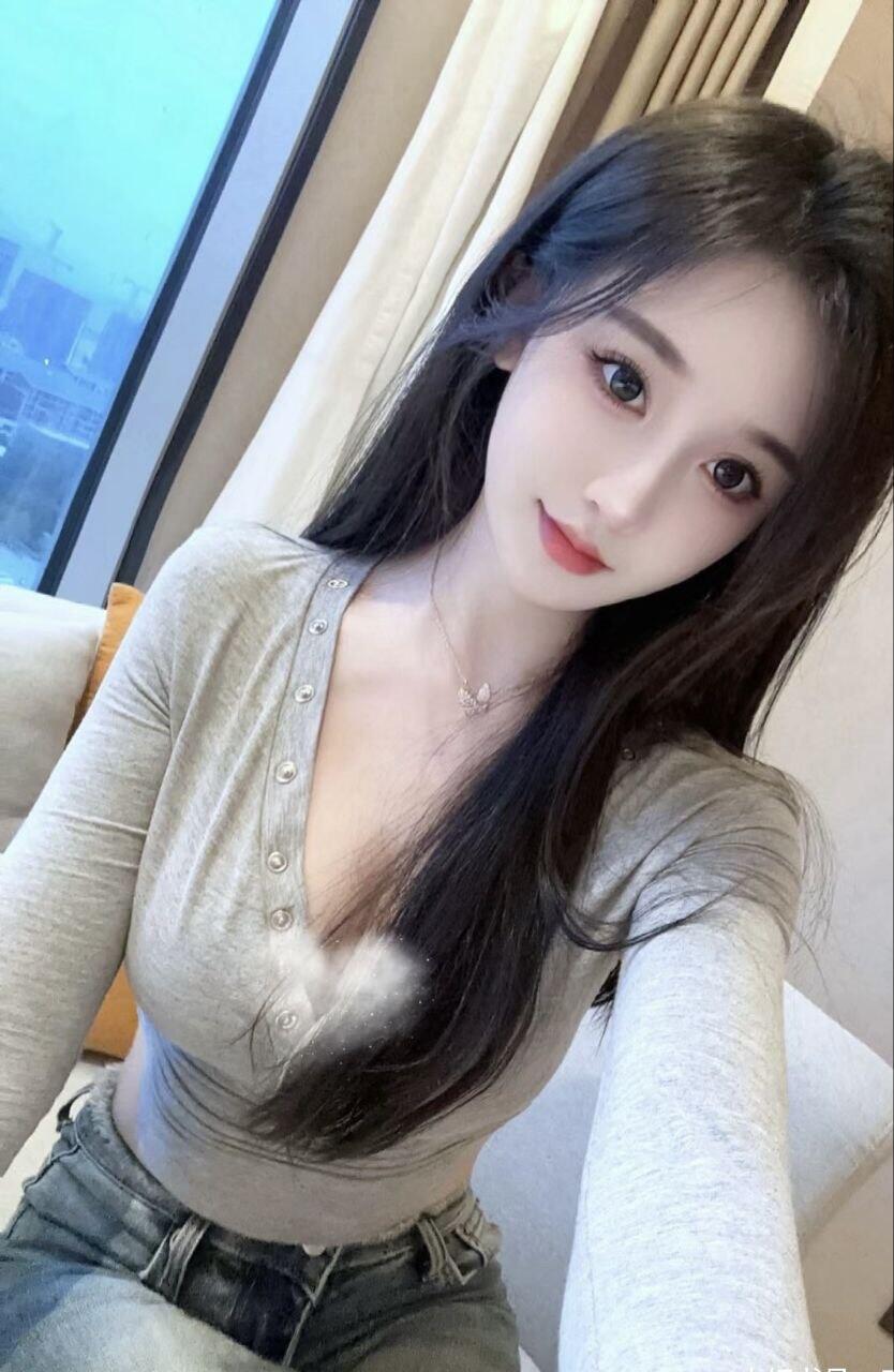 在校學生妹 清秀可人 身體有淡淡的體香 服務不趕時間 有禮貌 會撒嬌 過程整個就很有女友的FU 下面很敏感 插起來滑滑的很舒服