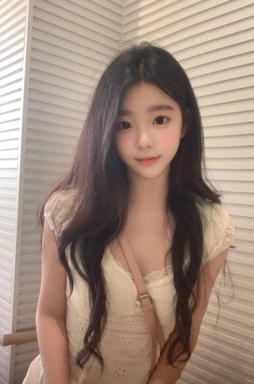 熱情主動的 悶騷大膽女孩  近期因為男友被榨乾  所以出來尋找美味的大棒棒  喜歡被動 更愛被男人舔  舔任何部位都會縮短到達高潮的時間