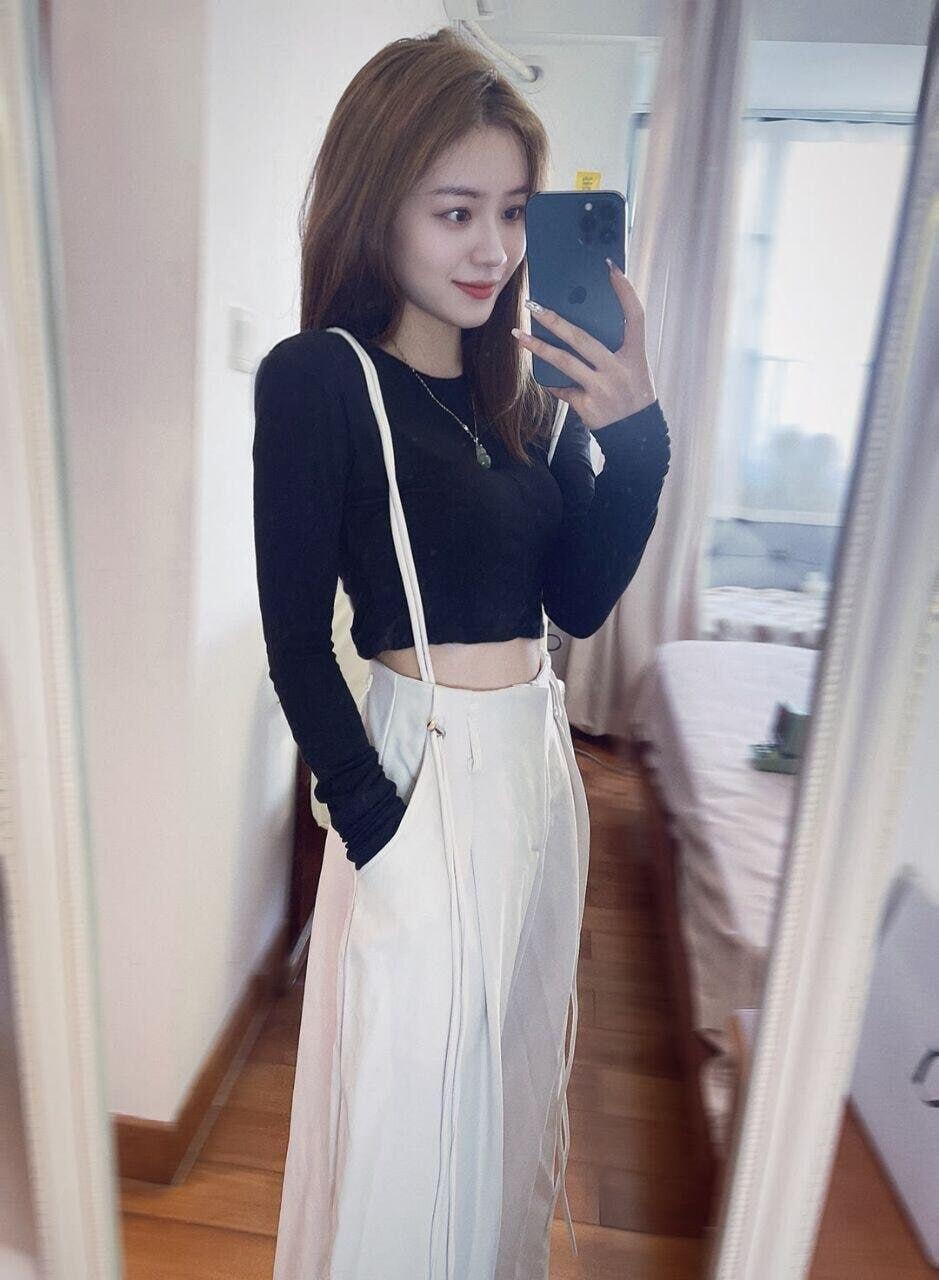 敢玩 會玩校色扮演 #配合很高
高顏值 #身材前凸後翹超吸睛 
很會打扮保養自己 皮膚很好 超漂亮唷！