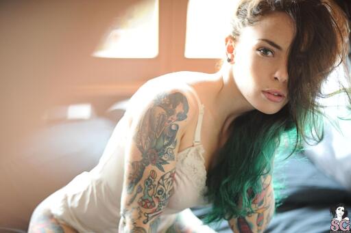 Beautiful Suicide Girl Eden Raw (2) High resolution iPhone retina lossless image