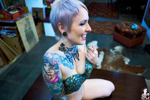 Beautiful Suicide Girl Coralina Atelier (4) High resolution lossless iPhone retina image
