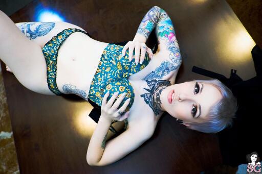 Beautiful Suicide Girl Coralina Atelier (5) High resolution lossless iPhone retina image