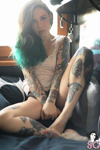 Beautiful Suicide Girl Eden Raw (15) High resolution iPhone retina lossless image