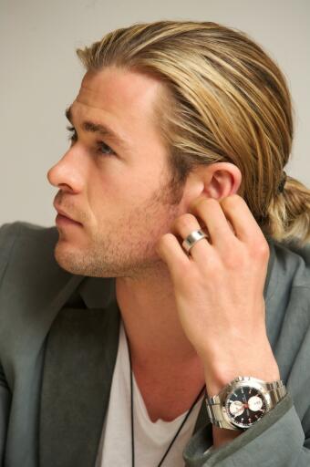Desireable Mature MenLong Blonde Ponytail Hair for men – Chris Hemsworth iPhone Samsung Computer Des