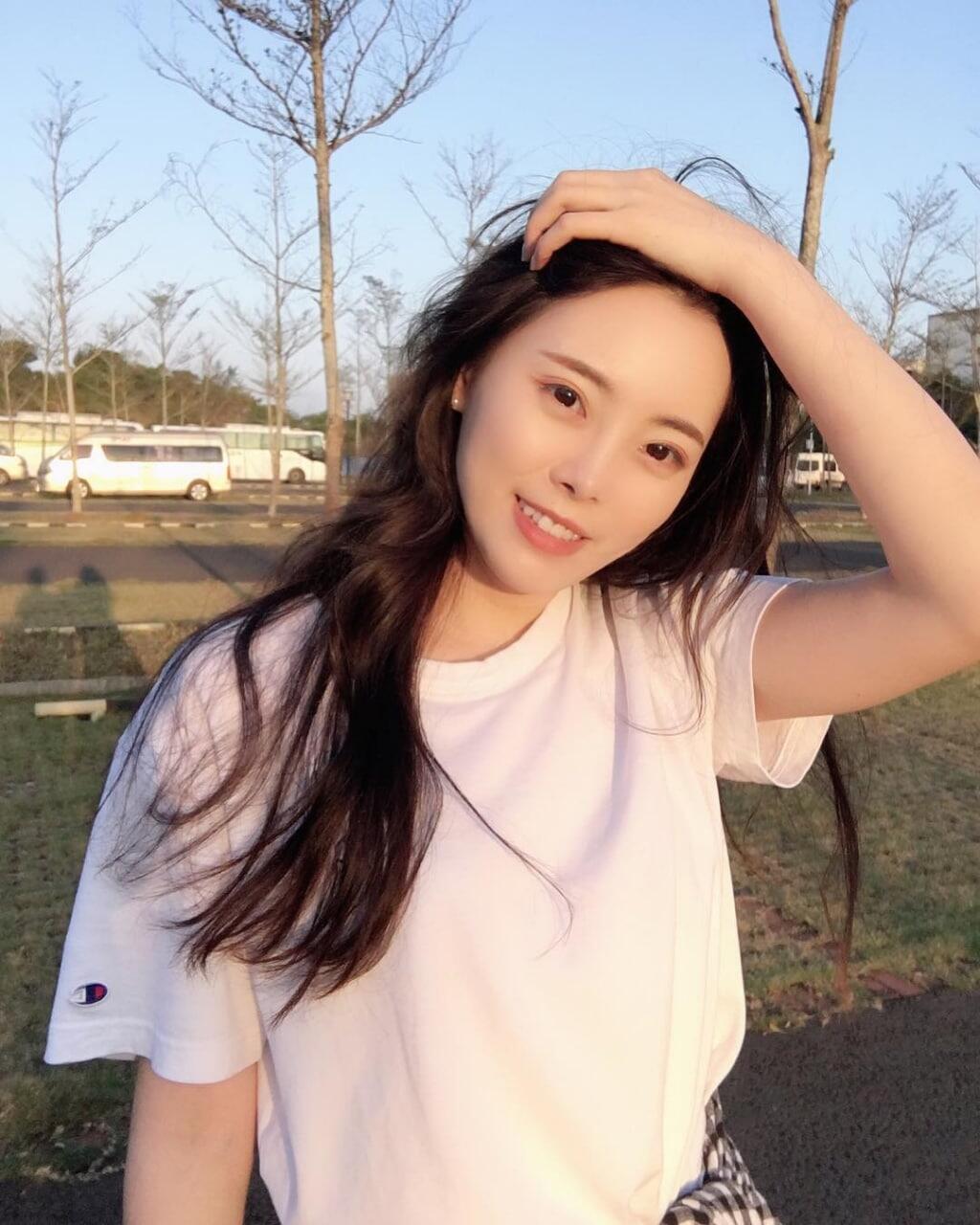 身材火辣 擁有大翹臀 
水蛇腰的安其拉也是真注重健身哦
可以帶你玩各種姿勢 只有你想不到的 沒有她不敢玩的 主動 敢玩 也有很多獨特的姿勢教你玩