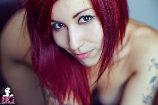 Beautiful red head face close up star Suicide White Light Imgpile Wallpaper iPhone game