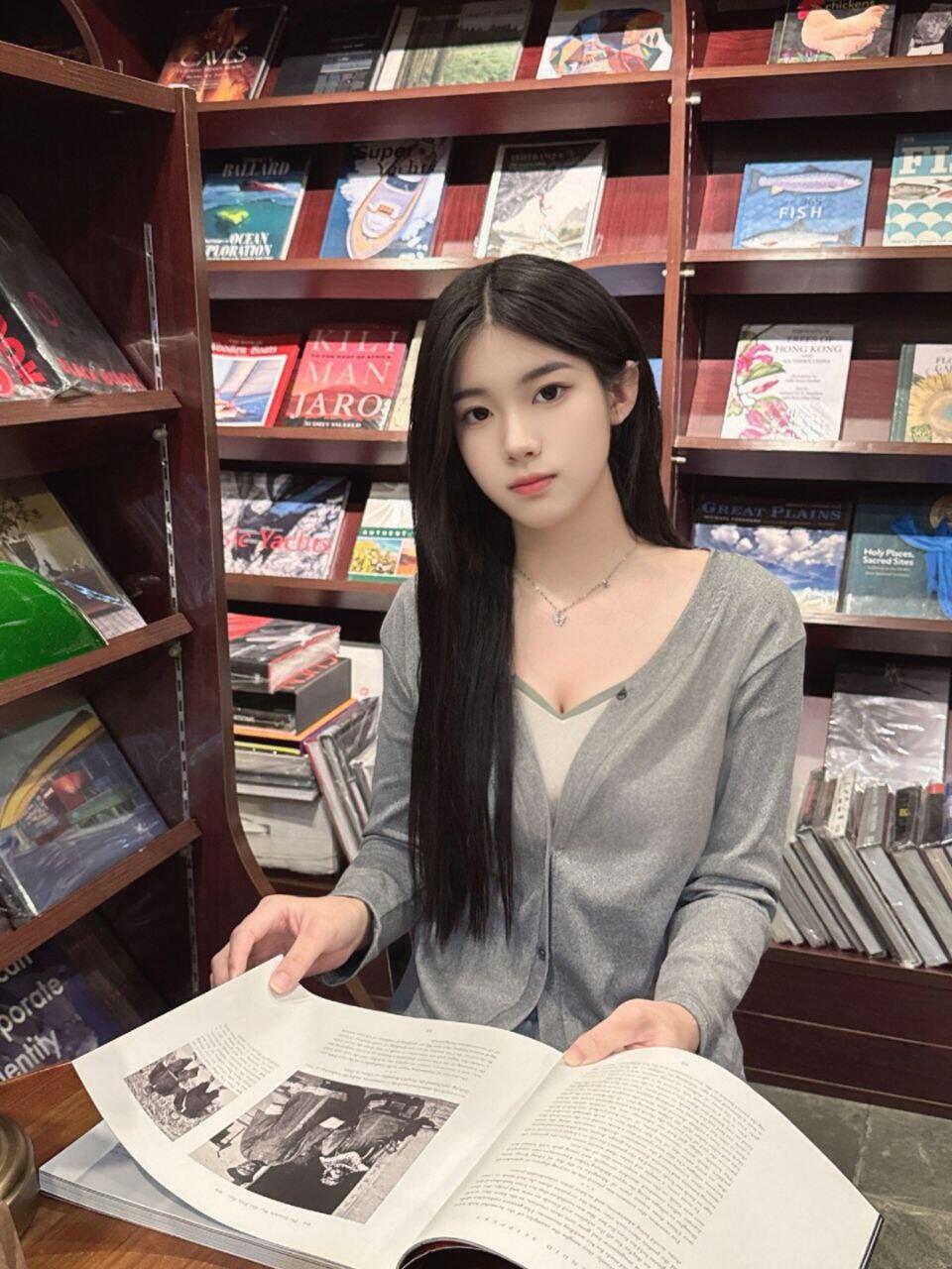 性感火辣的小情人
胸部大又圓 捏揉舐咬都滿足
私密處濕滑 每次律動都讓你體會最深的快感