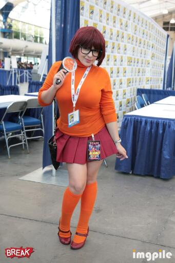 Sexy Velma Scooby Doo Cosplay Hot curves (4)