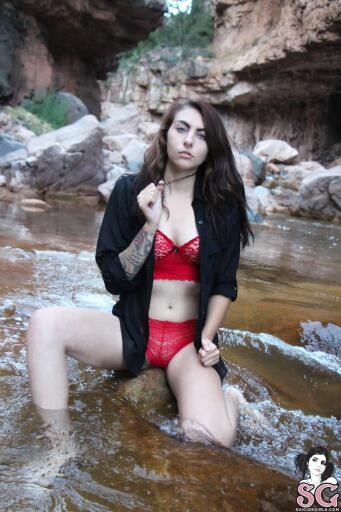Beautiful Suicide Girl Girl Somer Baby you wouldn't last a minute on the creek 02 HD lossless retina