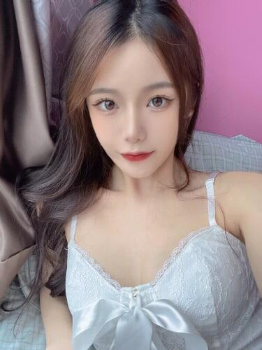 外貌非常乖巧清秀 眼神充滿著讓人看了就想上 外向大膽 超開放 很耐玩  就怕你忍不住 生活不止眼前的苟且 還有和你床上的狂野  月底6折優惠中   
