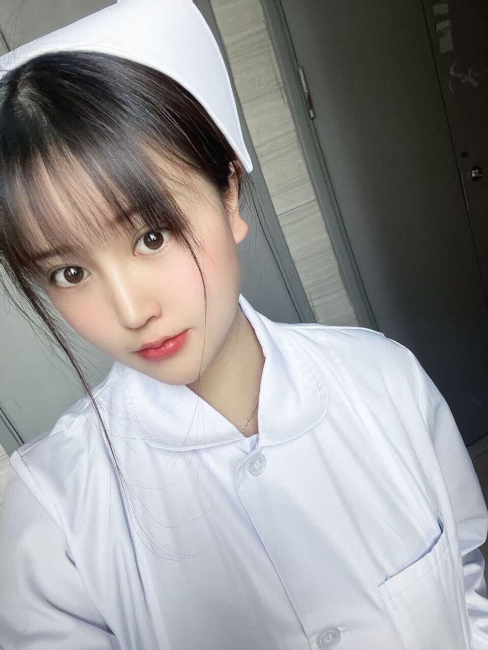 皮膚保養的很好 尺度很大 
配合度很高 很會玩的一個妹妹