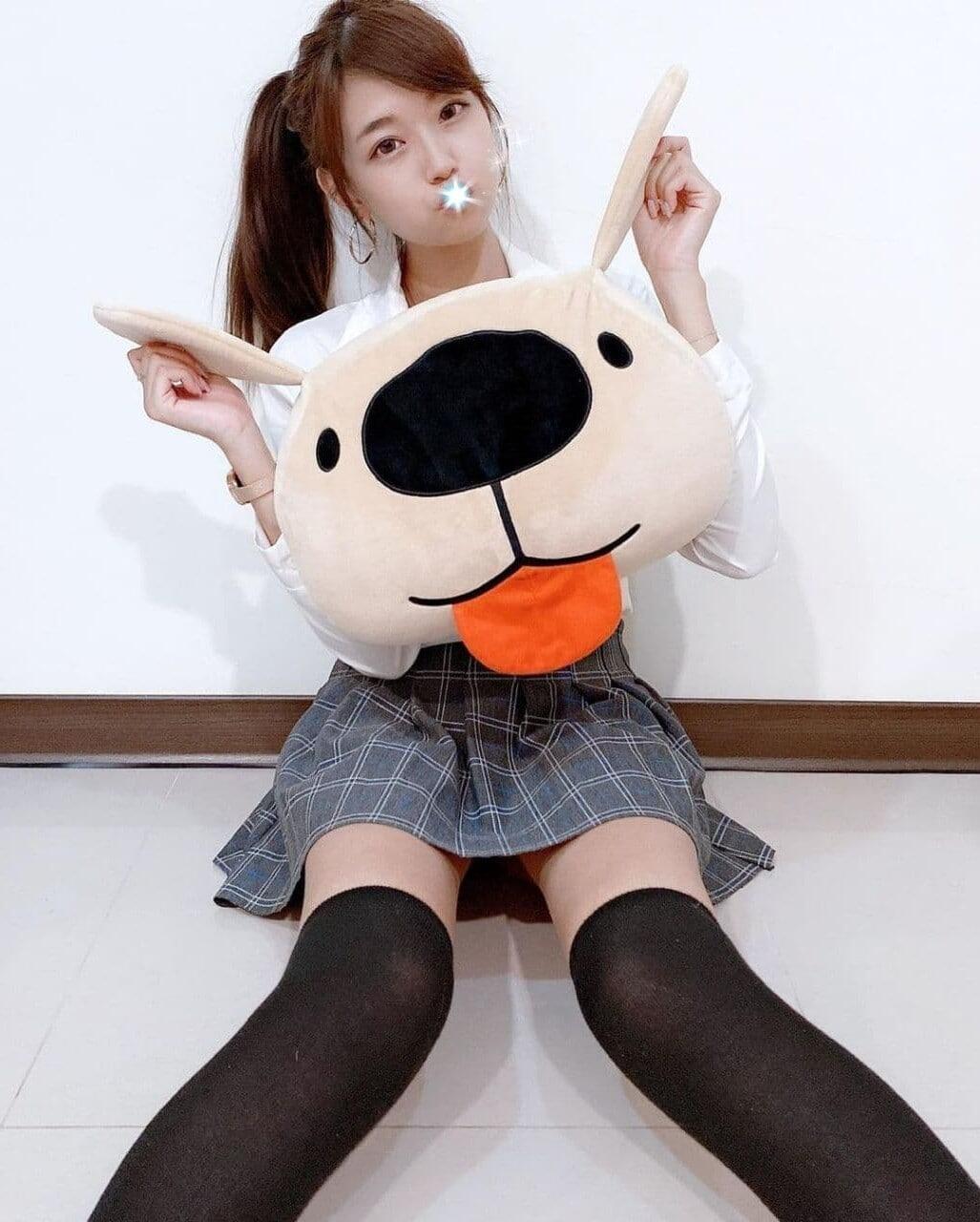 清純肉體 #身材小隻 #白虎一綫鮑 很勻稱
喜歡與陌生男人進行人體活塞運動
很享受像發動機中的活塞一樣伸進 拉出 尋求刺激