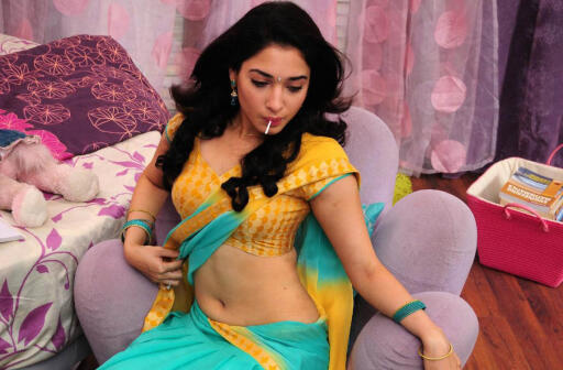 Tamannaah bhatia latest hot navel saree photos 1