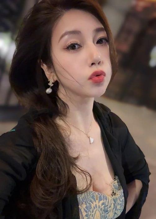 台中暗黑版騷底正妹