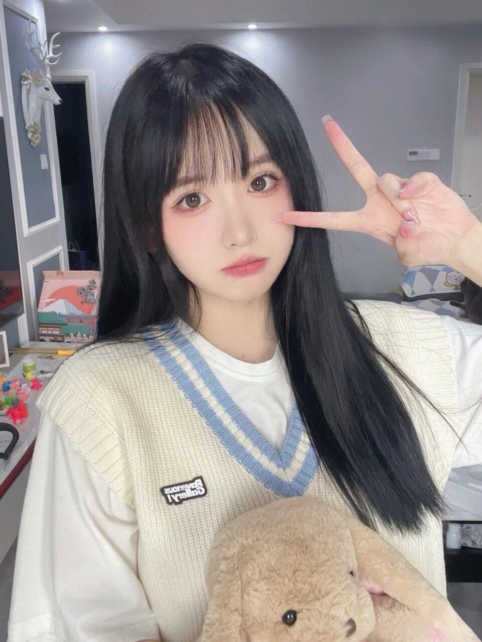 身材豐滿 特別的有撞擊感 愛愛很騒 配合度很高 很擅長後背式撞擊 小穴會很緊緻 耐幹型的小穴穴 插入特別舒服 