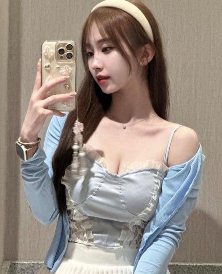 台中優質外約妹，提供專業台中全套服務的性感時尚女性側影