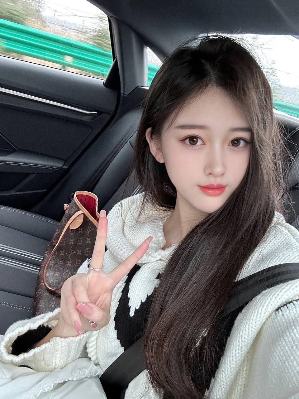 身材凹凸有型
笑起來很甜眼睛像月牙
#服務更是主動 淫蕩 服務好