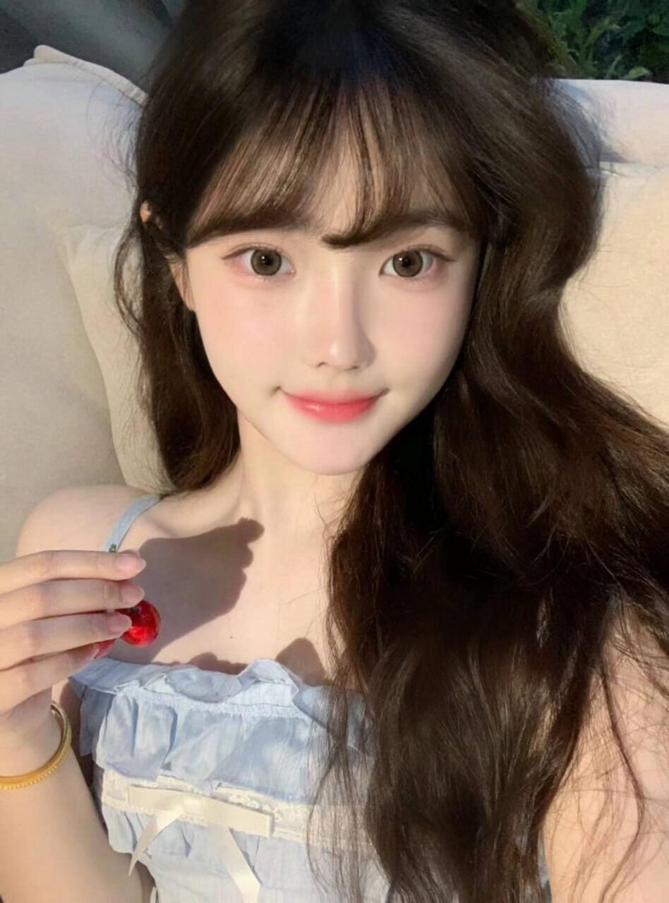 偷偷來報班的人妻 常常因為一身惹火身材 引的其他人只能彎腰掩飾自己窘境 自身也是慾火滿點 會調情 挑逗 互動很自