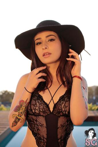 Beautiful Suicide Girl Mica Colours In The Sky (6) HQ High resolution iPhone retina image