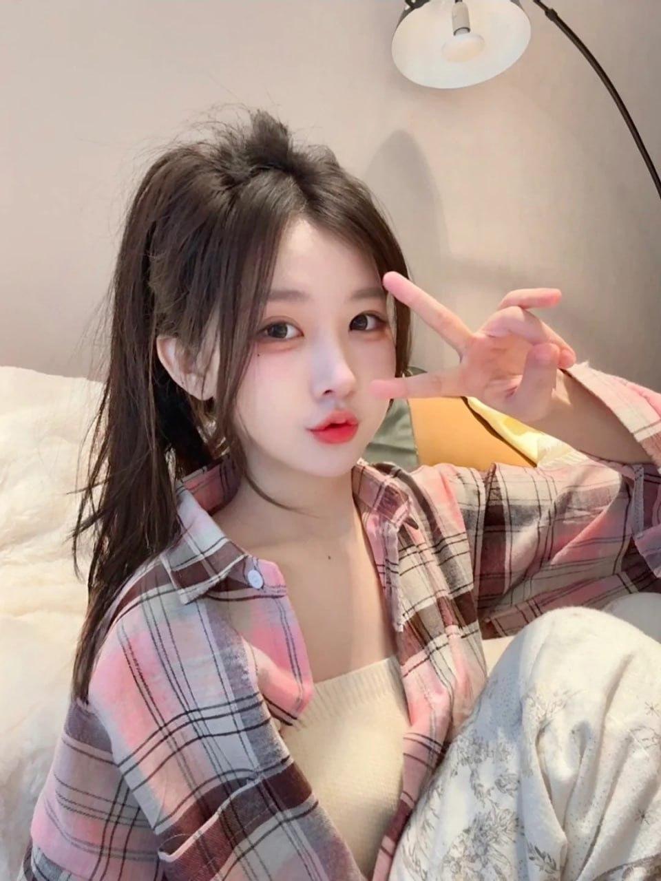 甜美笑容正妹示意圖