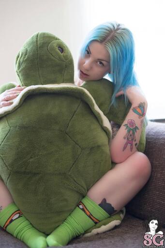 Beautiful Suicide Girl Turtle Come See About Me (47)High resolution lossless iPhone retina image
