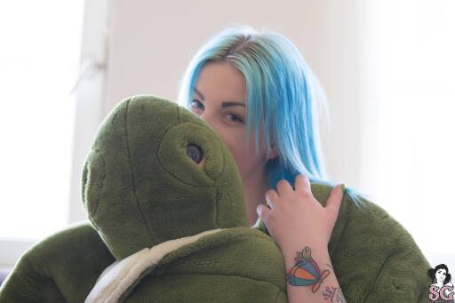 Beautiful Suicide Girl Turtle Come See About Me (48)High resolution lossless iPhone retina image