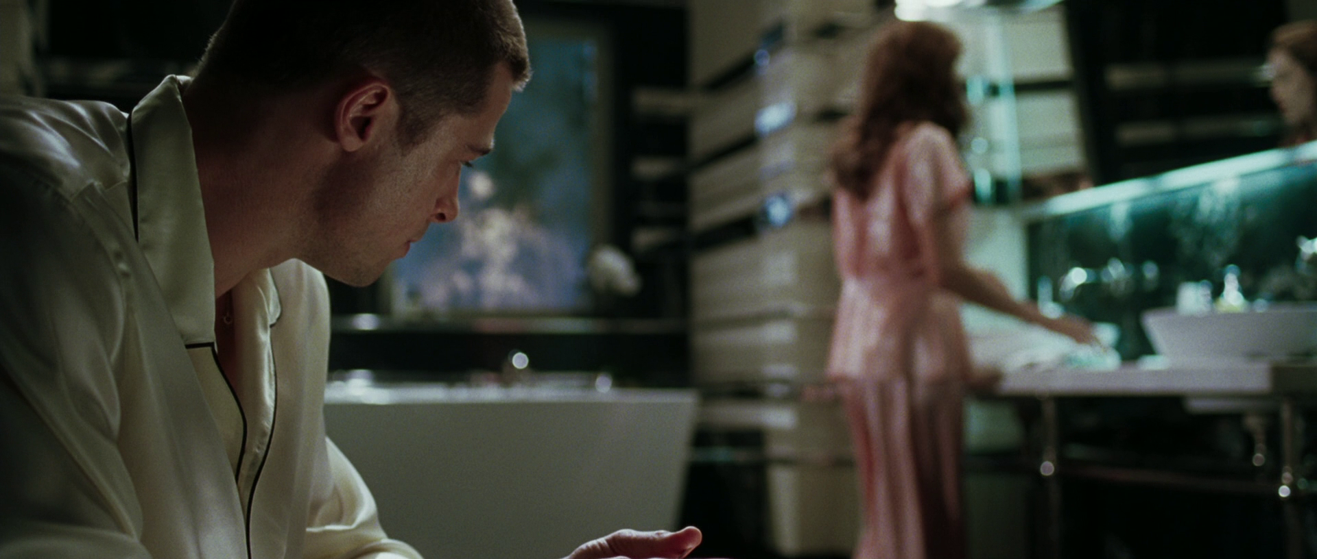 Mrs smith wants to complain about bill. Анджелина джоли мистер смит. Анджелина джоли и брэд питт мистер и миссис смит. Брэд питт мистер и миссис смит. Mrs smith wants to complain about bill.