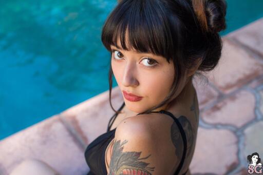 Beautiful Suicide Girl Allis Mysterious Eyes (8) High resolution lossless iPhone retina image