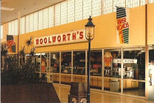 Woolworth's store at River Roads Mall (1988)