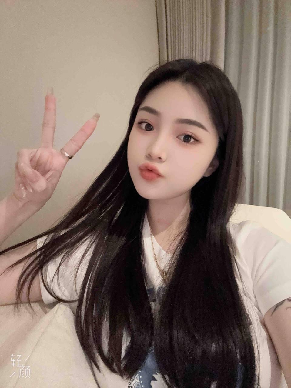 氣質性感麻豆 剛出道沒多久 還很單純 很會撒嬌 清純女友的感覺   小穴很緊很敏感 奶頭粉嫩