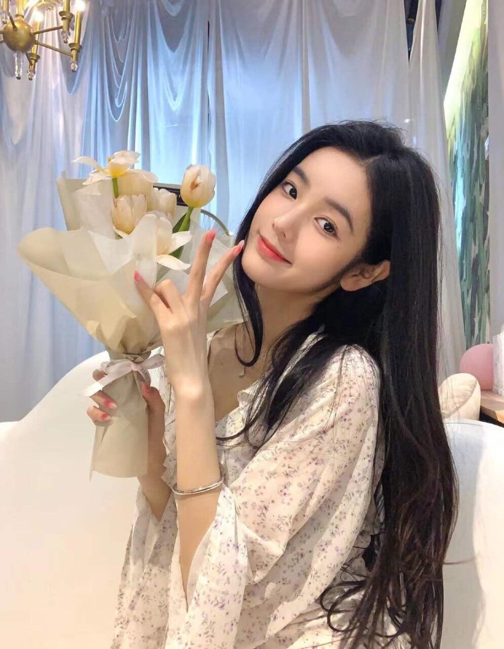 小隻馬初戀感 白皙乾淨型 臉甜聲嫩笑起來像偷心小狐狸 喜歡撒嬌會主動牽手還會偷偷親你 床上變得特別黏人會喵喵叫還會搖的剛剛好 青澀中帶點壞壞每一吋都是戀愛的味道