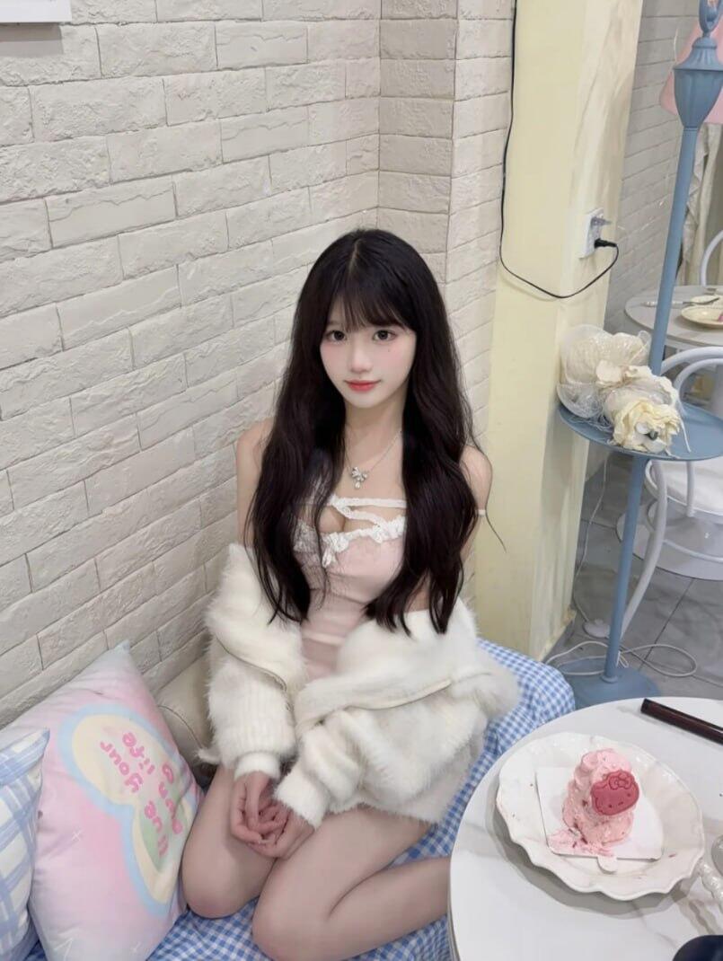 白皙透亮 網美系 可甜可鹹 清純小可愛 完美性感身材 性感翹臀 外表看着是無敵的清純 