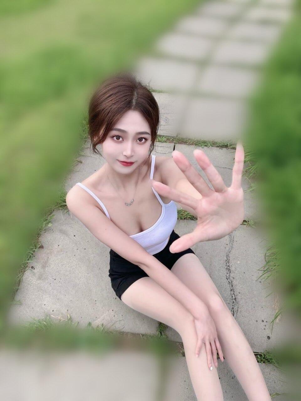 清秀可愛 乖巧懂事 胸型性感 C奶好抓好摸 臉蛋精緻 身材性感 很會撒嬌哦