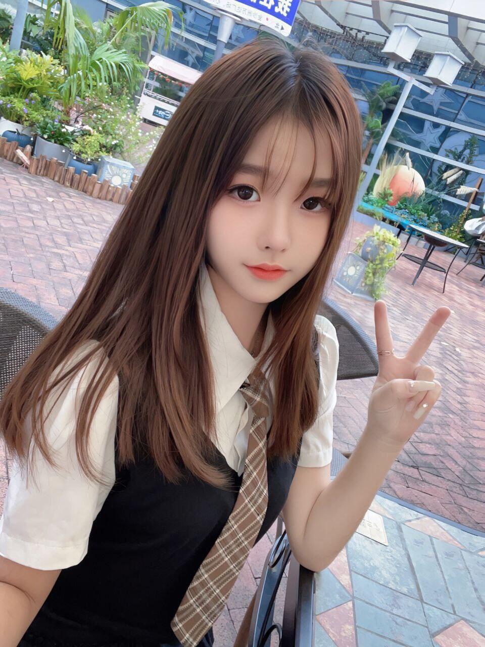 身材很棒 小隻又有很大的奈奈 服務不制式 初戀女友一樣調教就好 妹妹說自己雖然經驗不多也不知道怎麽服務哥哥才能讓哥哥舒服，但是妹妹可以聽話，哥哥說，我做，一定很用心服務