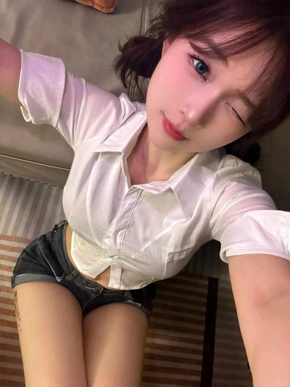 久未嘗性愛的美好滋味了 喜歡從舌吻開始 很享受很會玩 服務貼心不會趕時間~