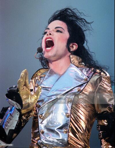 Michael Jackson performs at his History World Tour at Wembley Stadium, 15 July 1997 in London, Unite