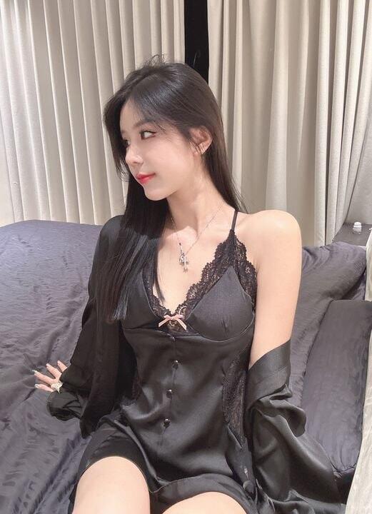 水嫩學妹 顏值報表 超級香甜 愛愛經驗很少  只被開發過一次 目前想找固定男炮友 零距離好互動  什麼都敢配合