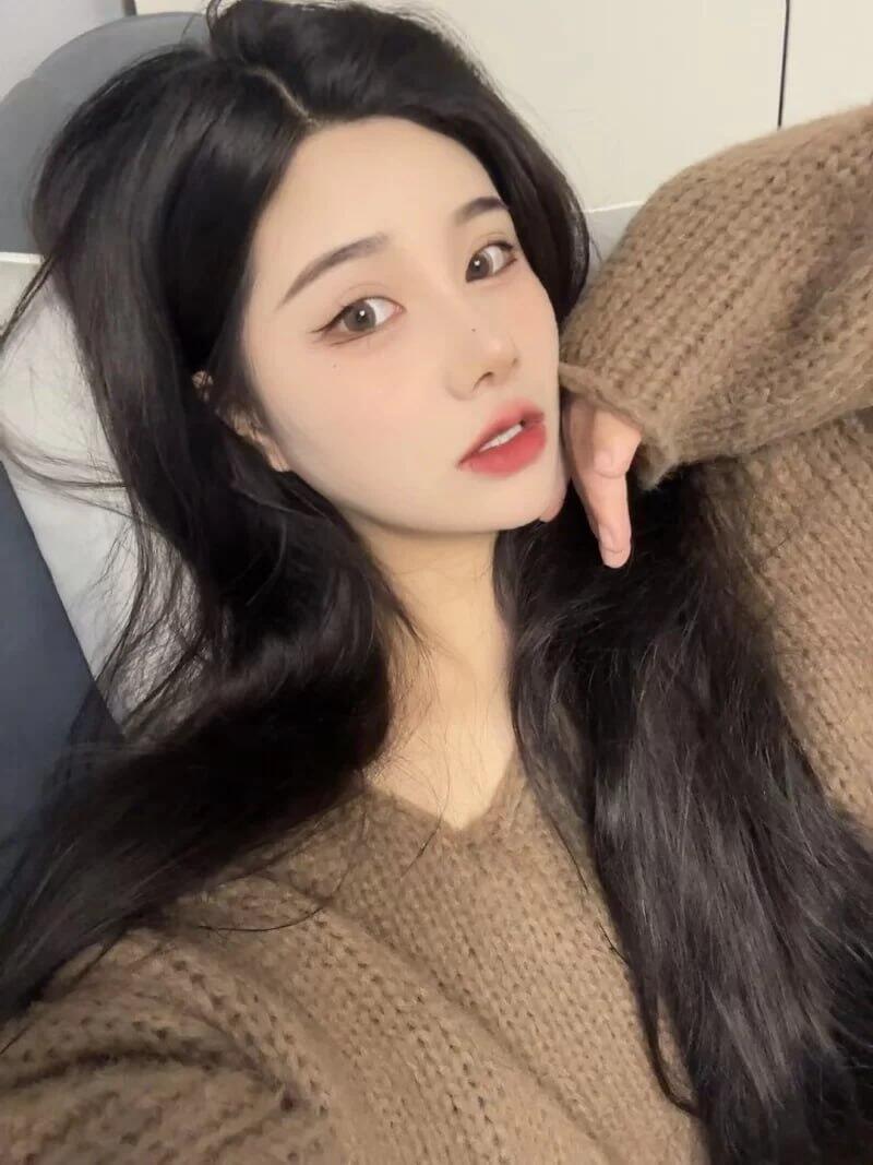 漂亮火辣美體 銷魂的深吻 技術超讚 身材帶點肉感 敢玩會很多姿勢 床叫聲還特別淫蕩