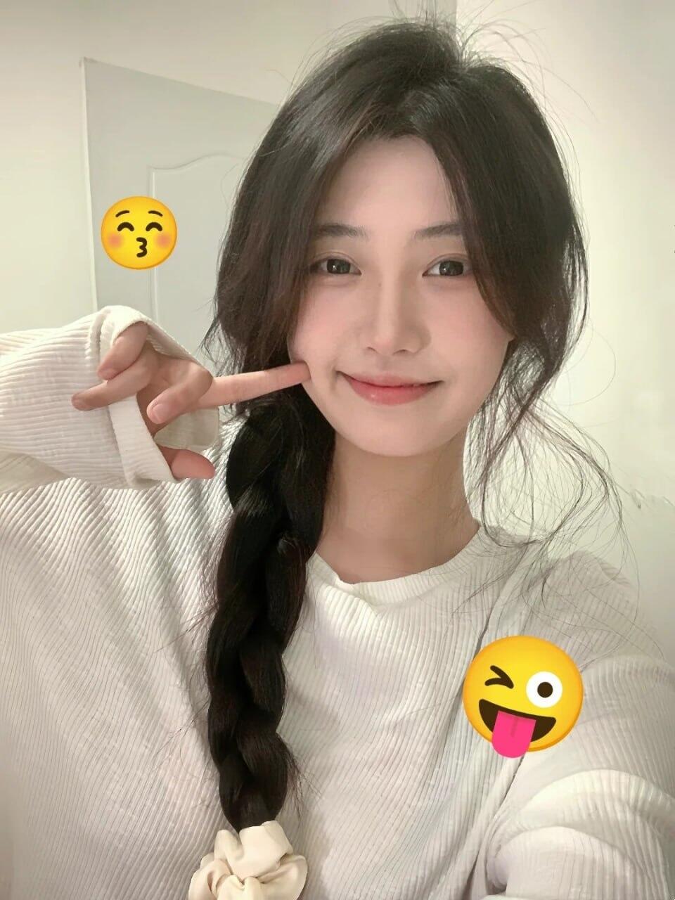 大學生課餘短兼 聲音好聽 口技好 性格開朗臉蛋好看 高顏值身型美青春肉體 青春肉體請溫柔對待