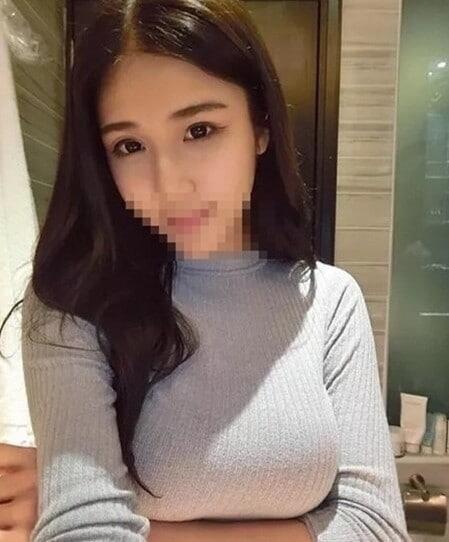 她性格活潑開朗，非常友善，擅長為客人提供溫暖貼心的服務。小蕾特別懂得如何取悅男人，她熱情奔放